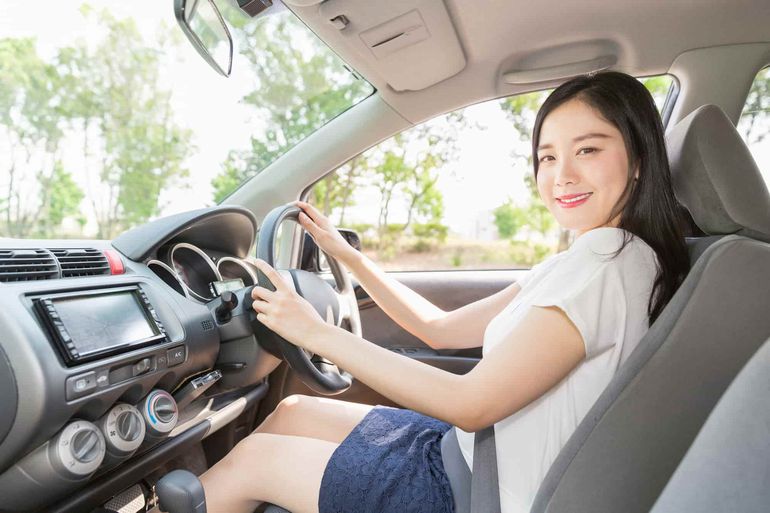 運転の苦手な女性や初心者 必見 中古車の選び方 中古車 中古車情報のオークネット Jp