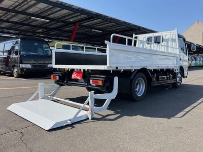 アトラスの中古車